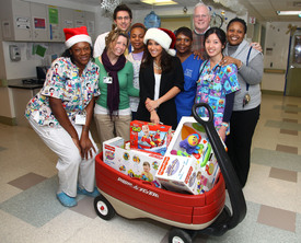 celebrity-paradise.com-The_Elder-Adrienne_Bailon_2009-12-23_-_Visits_Children_At_The_Beth_Israel_Medical_Center_6252.jpg