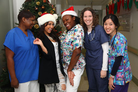 celebrity-paradise.com-The_Elder-Adrienne_Bailon_2009-12-23_-_Visits_Children_At_The_Beth_Israel_Medical_Center_7399.jpg