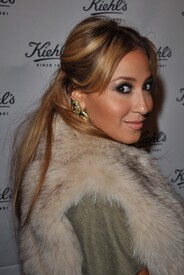 celebrity_paradise.com_TheElder_AdrienneBailon2010_09_10_KiehlsFashionNightOutinNYC4.jpg