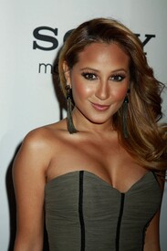 celebrity_paradise.com_TheElder_AdrienneBailon5.jpg