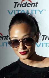 celebrity_paradise.com_TheElder_AdrienneBailon2010_12_08_attheTridentVitalitylaunchinNewYork1.jpg