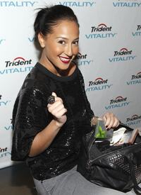 celebrity_paradise.com_TheElder_AdrienneBailon2010_12_08_attheTridentVitalitylaunchinNewYork2.jpg