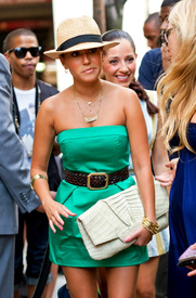 AdrienneBailon_CosmopolitanMagazineSummerparty_110810_006.jpg