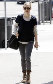 celebrity_paradise.com_TheElder_AmandaSeyfried2011_04_12_strollsafterlunchinWestHollywood4.jpg