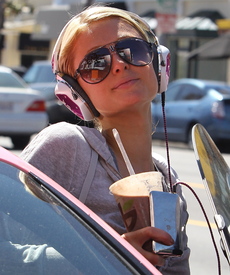 celebrity_paradise.com_TheElder_ParisHilton2011_03_31_workoutatEquinoxgyminWestHollywood13.jpg