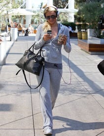 celebrity_paradise.com_TheElder_ParisHilton2011_03_31_workoutatEquinoxgyminWestHollywood15.jpg