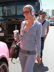 celebrity_paradise.com_TheElder_ParisHilton2011_03_31_workoutatEquinoxgyminWestHollywood37.jpg