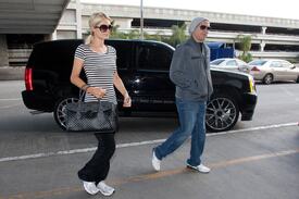 celebrity_paradise.com_ParisHilton2011_04_03_AtLAXAirportTheElder_23.jpg