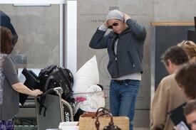celebrity_paradise.com_ParisHilton2011_04_03_AtLAXAirportTheElder_28.jpg