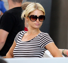 celebrity_paradise.com_ParisHilton2011_04_03_AtLAXAirportTheElder_6.jpg