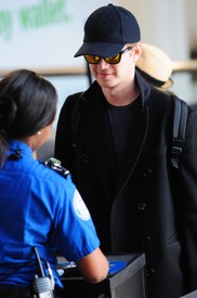 celebrity_paradise.com_TheElder_RachelBilson2011_04_18_departLAXAirport16.jpg