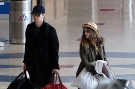 celebrity_paradise.com_TheElder_RachelBilson2011_04_18_departLAXAirport38.JPG