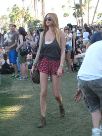 06303_celebrity_paradise.comWhitneyPort_TheElder_3_122_162lo.jpg