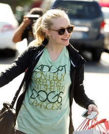 amanda-seyfried-out-in-west-hollywood-1-122-._dkse0iy.jpg