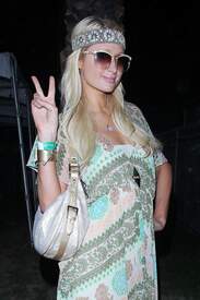 Paris Hilton_OnTheSecondDayOfCoachellaFestival009.jpg