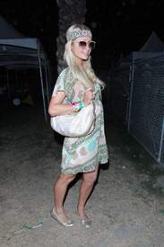 Paris Hilton_OnTheSecondDayOfCoachellaFestival013.jpg