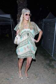 Paris Hilton_OnTheSecondDayOfCoachellaFestival015.jpg