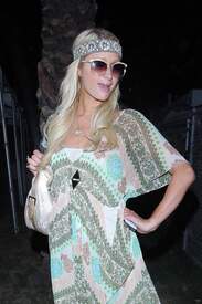 Paris Hilton_OnTheSecondDayOfCoachellaFestival016.jpg