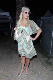 Paris Hilton_OnTheSecondDayOfCoachellaFestival017.jpg