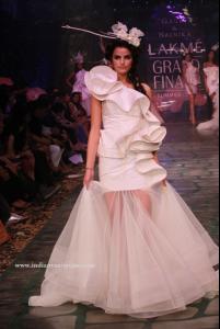 lakmefantasycollectionbygaurinainikalfw2011.jpg