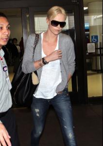 Charlize_Theron_Charlize_Theron_Arriving_Flight_YwF7_TdhKdUl.jpg