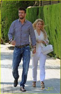 shakira_gerard_pique_lunch_lovers_01.jpg