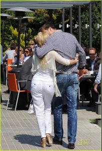 shakira_gerard_pique_lunch_lovers_05.jpg