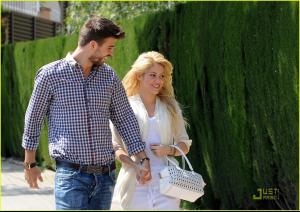 shakira_gerard_pique_lunch_lovers_08.jpg