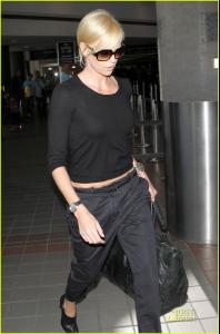 charlize_theron_lax_departure_01.jpg