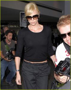 charlize_theron_lax_departure_06.jpg