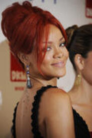 th_RihannaDKMSGala11.jpg
