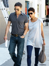 Halle Berry & Olivier Martinez out and about in Los Angeles 4.4.2011_07.jpg