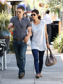 Halle Berry & Olivier Martinez out and about in Los Angeles 4.4.2011_09.jpg