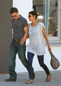 Halle Berry & Olivier Martinez out and about in Los Angeles 4.4.2011_16.jpg
