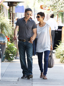 Halle Berry & Olivier Martinez out and about in Los Angeles 4.4.2011_21.jpg