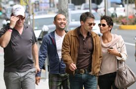 HalleBerryandOliverMartinezattheSunsetPlaza7.4.2011_06.jpg