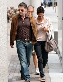 HalleBerryandOliverMartinezattheSunsetPlaza7.4.2011_12.jpg
