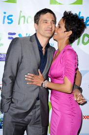 HalleBerry2011JenesseSilverRoseAuctionAndGala_123.jpg