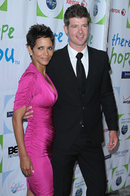 HalleBerry2011JenesseSilverRoseAuctionAndGala_130.JPG
