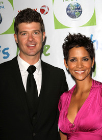 HalleBerry2011JenesseSilverRoseAuctionAndGala_136.jpg