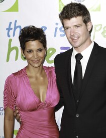 HalleBerry2011JenesseSilverRoseAuctionAndGala_148.jpg