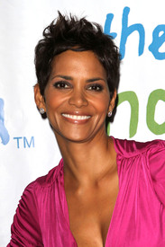 HalleBerry2011JenesseSilverRoseAuctionAndGala_17.jpg