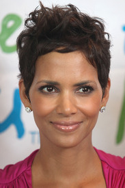 HalleBerry2011JenesseSilverRoseAuctionAndGala_88.JPG