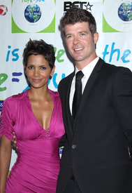 HalleBerry2011JenesseSilverRoseAuctionAndGala_193.jpg