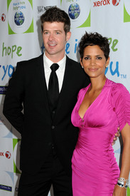 HalleBerry2011JenesseSilverRoseAuctionAndGala_215.jpg