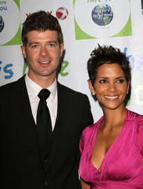 HalleBerry2011JenesseSilverRoseAuctionAndGala_298.jpg
