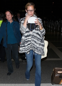 kate_hudson_bingham_kiss_lax_02.jpg