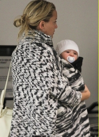 kate_hudson_bingham_kiss_lax_03.jpg