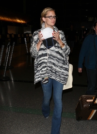 kate_hudson_bingham_kiss_lax_05.jpg