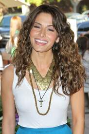 Sarah Shahi_nbcuwtcat224.jpg